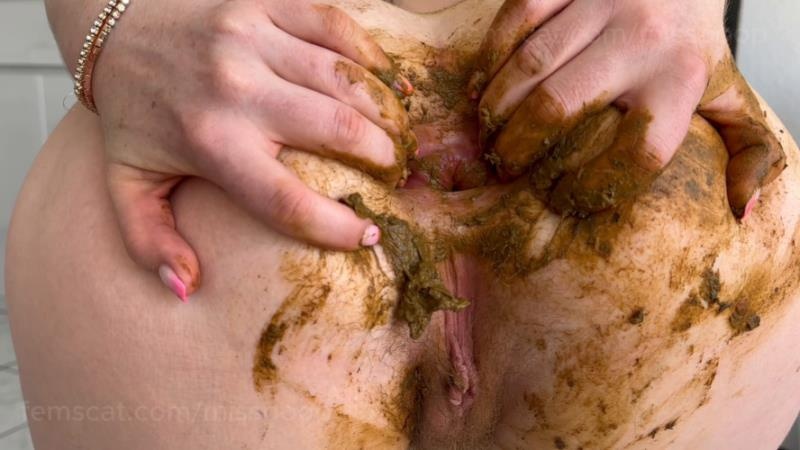 A stranger I met in the naturist area of Cap d'Agde - MissPoop (2025 | 2K)