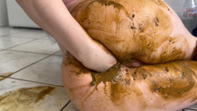 A stranger I met in the naturist area of Cap dAgde - MissPoop (2025 | 2K)