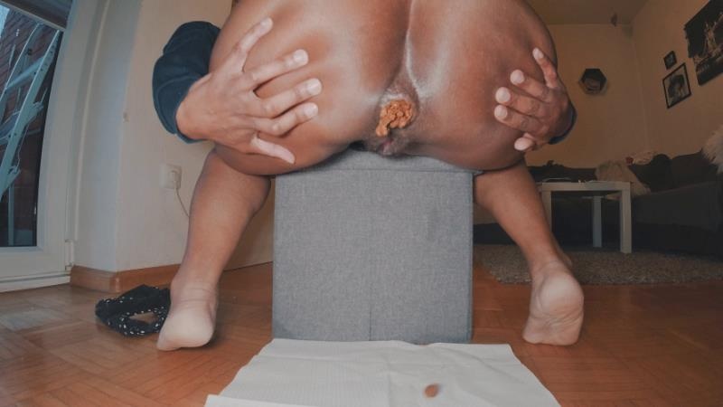 Hard ebony poop in living room (2026 | UltraHD/4K)
