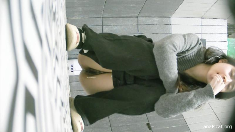 Black Pants Down, Chinese Girl Pees P1 (2026 | 2K)